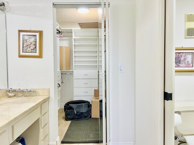 Building Photo - 4725 Lucerne Lakes Blvd E