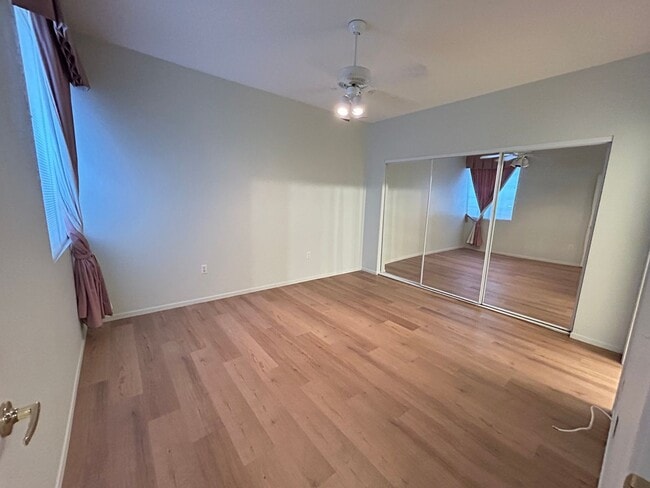 Building Photo - 3 bedroom 2 bathroom Summerlin condo!