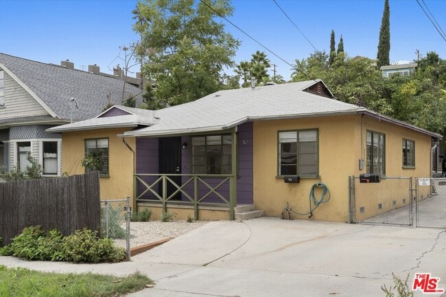 Primary Photo - 821 Laveta Terrace