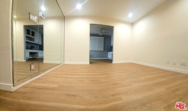 Building Photo - 10201 Mason Ave