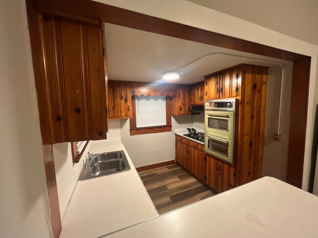 Building Photo - 2 Bedrooms, 1 Bathroom - House in South Rome!