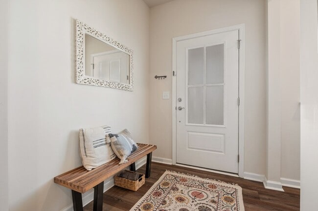 Building Photo - Gorgeous modern craftsman home in South Raleigh!