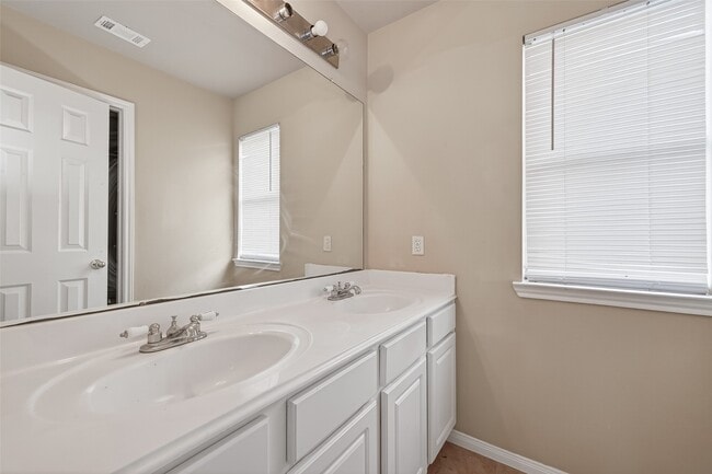 Building Photo - 4623 Russett Ln