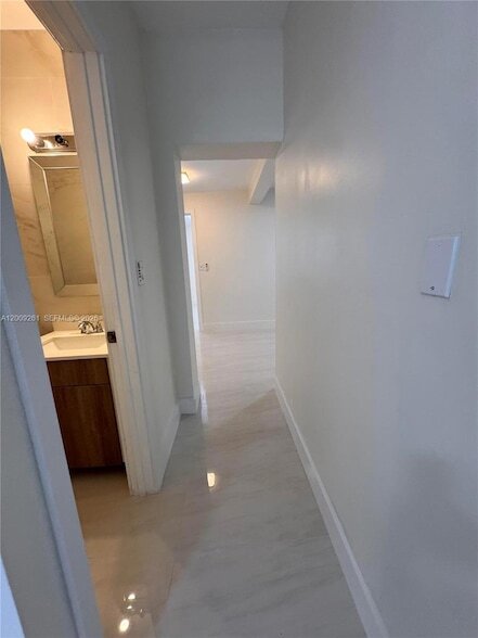 Building Photo - 606 SW 58th Ct