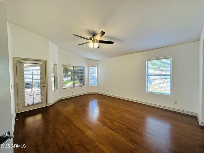 Building Photo - 2110 E Enrose Cir