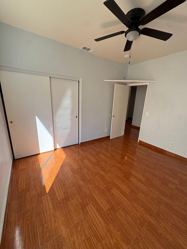 Building Photo - 1312 Holguin St