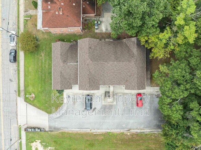 Building Photo - 211 McIver St