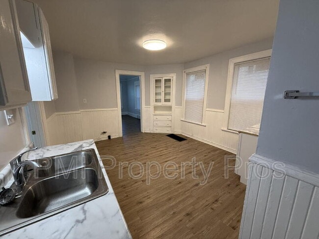 Building Photo - 2853 N Booth St