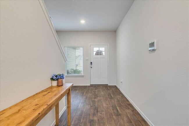Building Photo - 125 Frogmore Lp