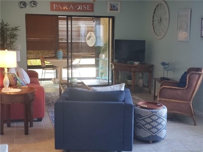 Building Photo - 811 SW South River Dr