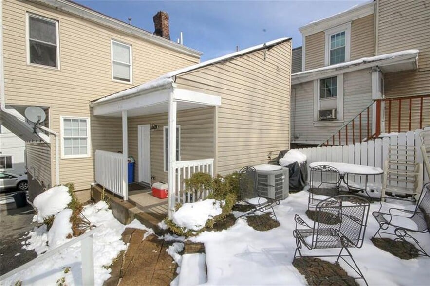 Building Photo - 2826 Edwards Way