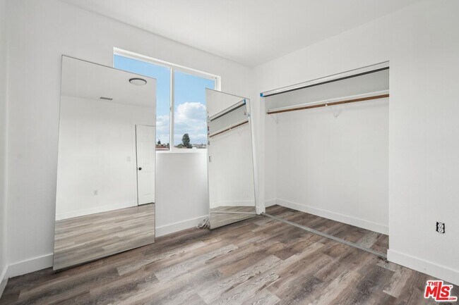 Building Photo - 2516 Malabar St