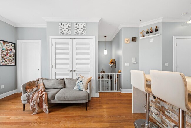 Building Photo - 165 Thorne St