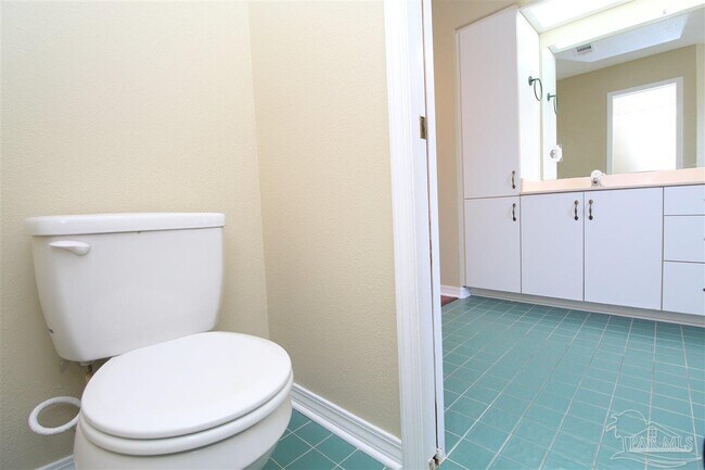 Building Photo - 2042 Hamilton Crossing Dr