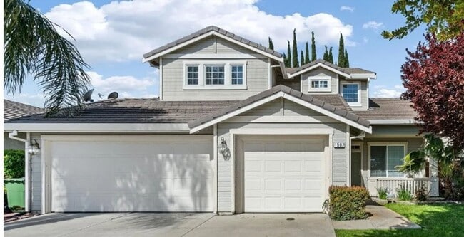 Primary Photo - 4 Bedroom 3 Bathroom Available Now