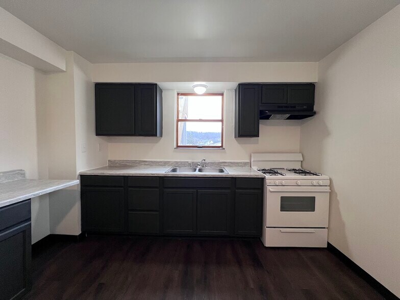 Building Photo - 184 Pennsylvania Ave