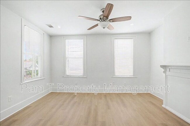 Building Photo - 615 W 39th St