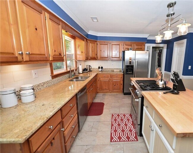 Building Photo - Close to Naval Base NOB!