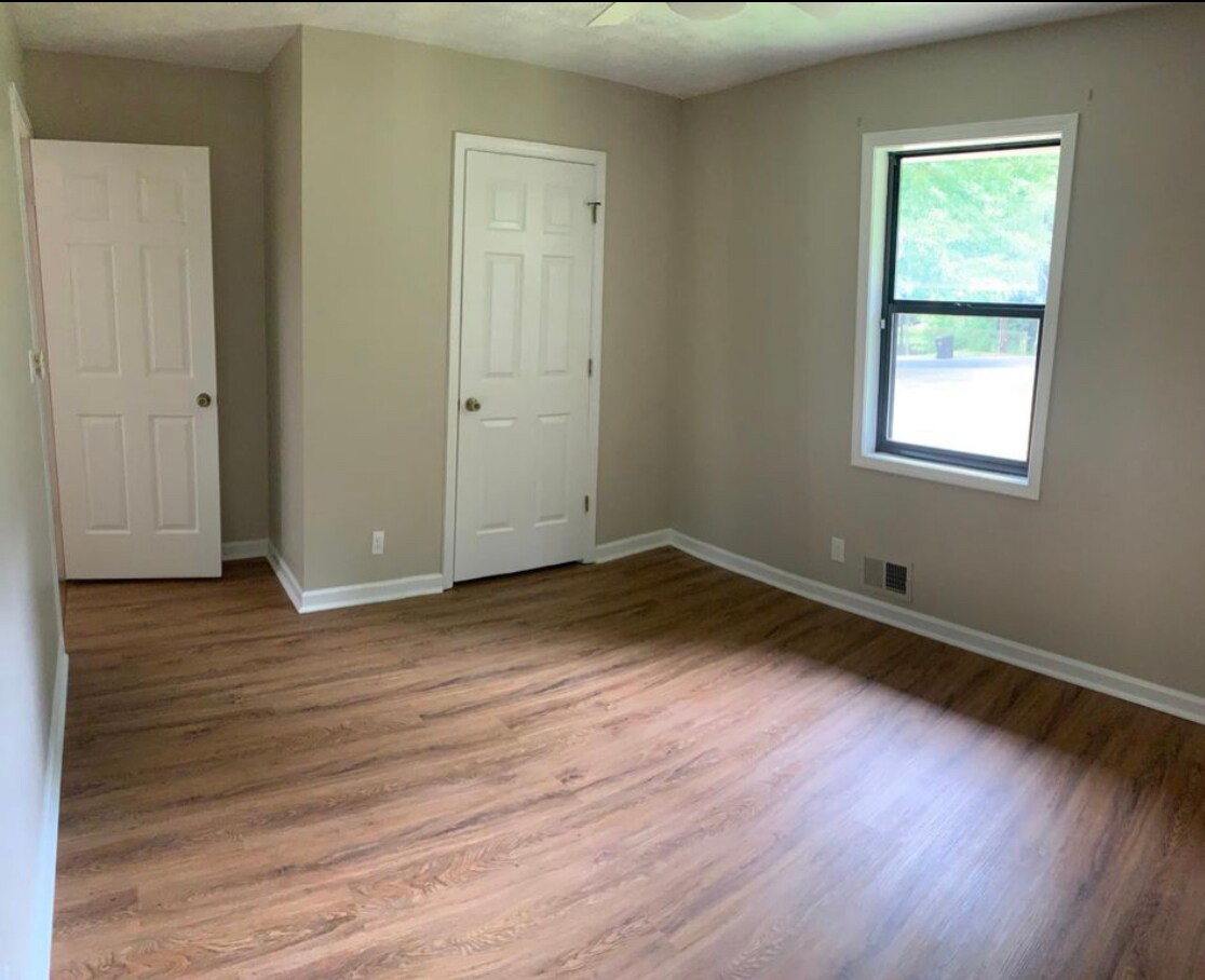 Building Photo - 211 Crabapple Ln