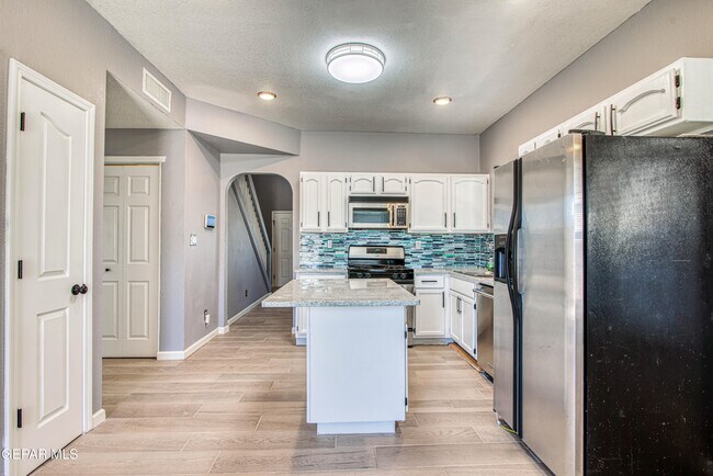 Building Photo - 12325 Tierra Bella Dr