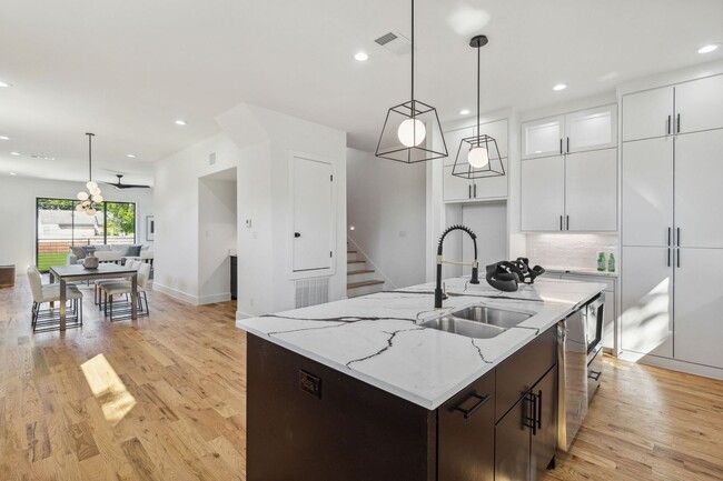 Building Photo - 3 Story Townhome with Roof Top Deck
