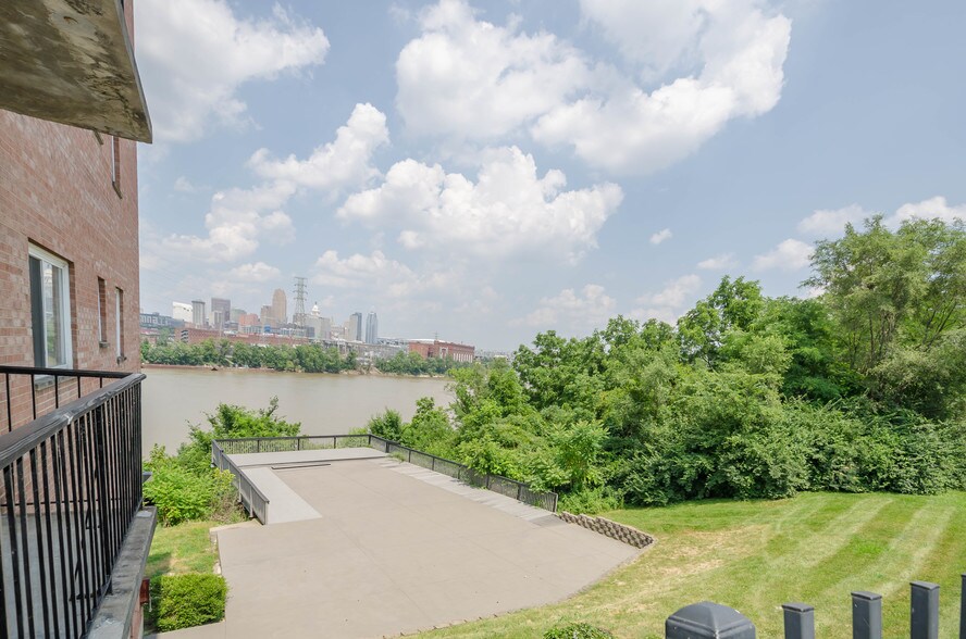 Riverbanks Apartments Covington, KY Apartment Finder