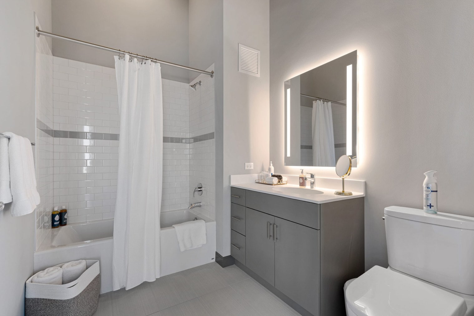 Building Photo - 1314 W Randolph St