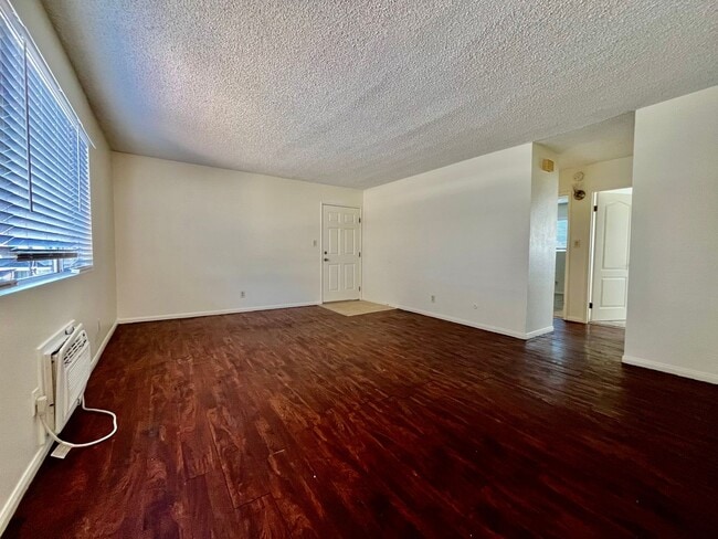Building Photo - 471 Ballentyne St #49- Large upper 2 bed 2...