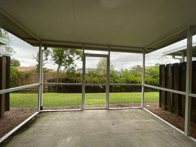 Building Photo - Luxurious 3-Bedroom Condo in Panama City, FL with Spacious Layout and Modern Amenities!