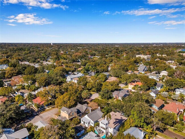 Building Photo - 316 18th Ave NE