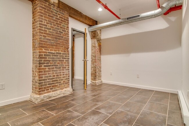 Building Photo - Expansive Historic Loft in the Heart of Germantown