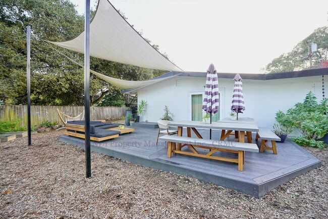 Building Photo - Novato Home with Big Yard, Backs to Pioneer Park!