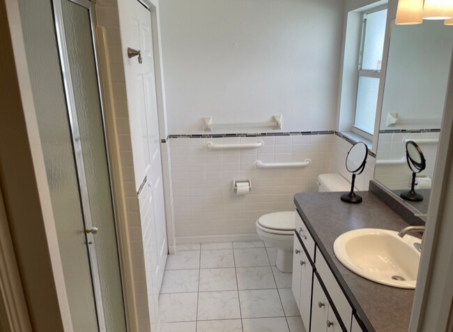 Building Photo - 1012 Laurel Ave