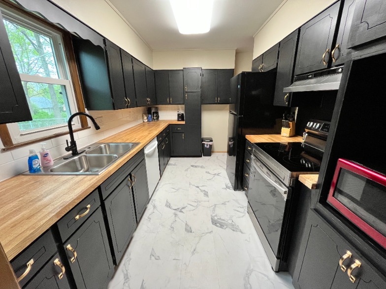 Primary Photo - 4943 NE Gladstone Ave