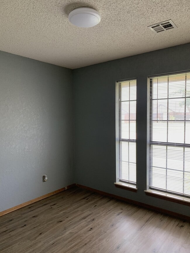 Building Photo - 649 Fire Light Dr