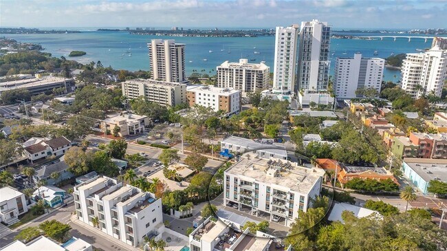 Building Photo - 635 S Orange Ave