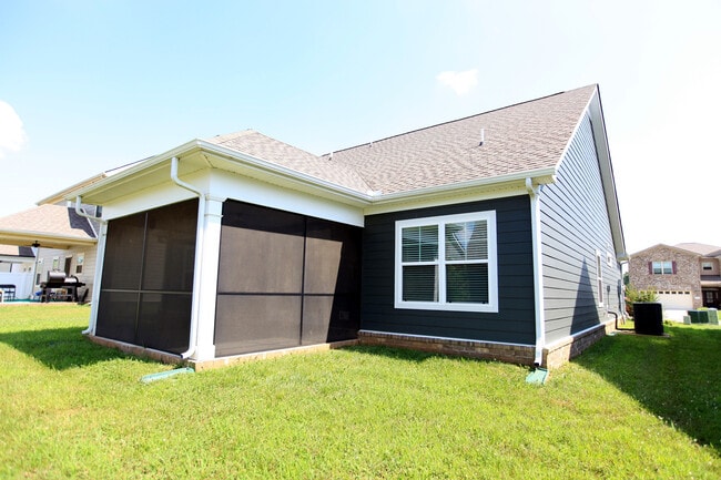 Building Photo - 2431 Hollis Dr
