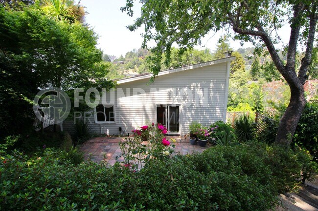 Building Photo - Tamalpais Valley Modern Gem with Forest Vi...