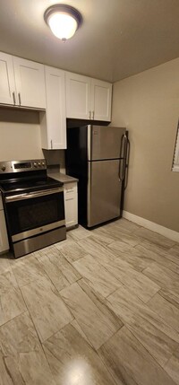 Building Photo - Charming 2 Bed, 2 Bath Apartment in Las Vegas