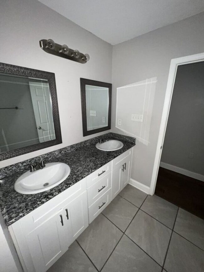 Building Photo - Spacious 4-bedroom 2.5-bathroom Home with Modern Upgrades