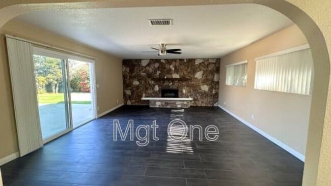 Building Photo - 1899 Dawn Ridge Dr