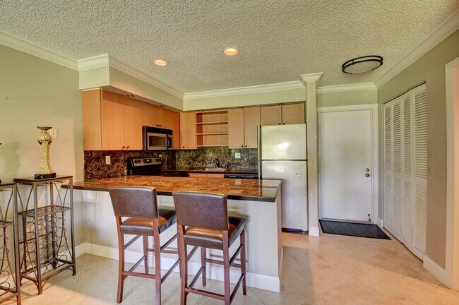 Building Photo - 620 Greensward Ln
