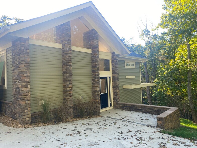 Building Photo - 515 Lakeview Dr