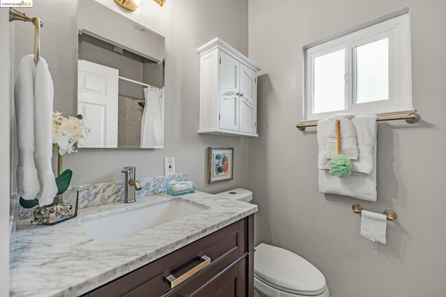 Building Photo - 2559 Rebecca Dr