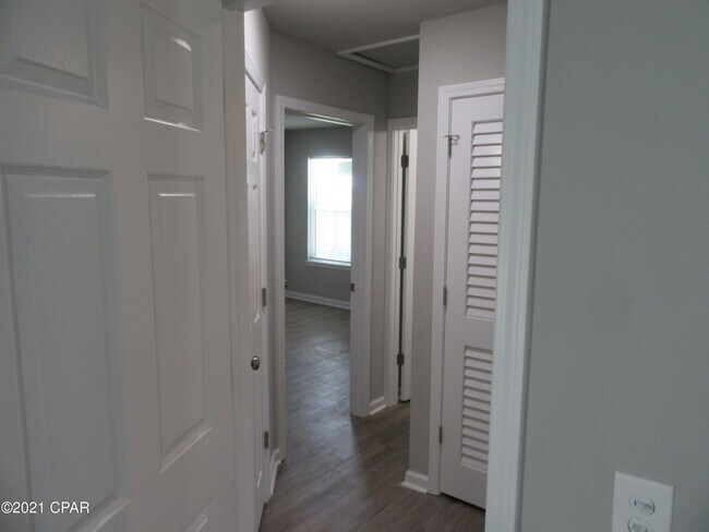 Building Photo - 1300 Grace Ave