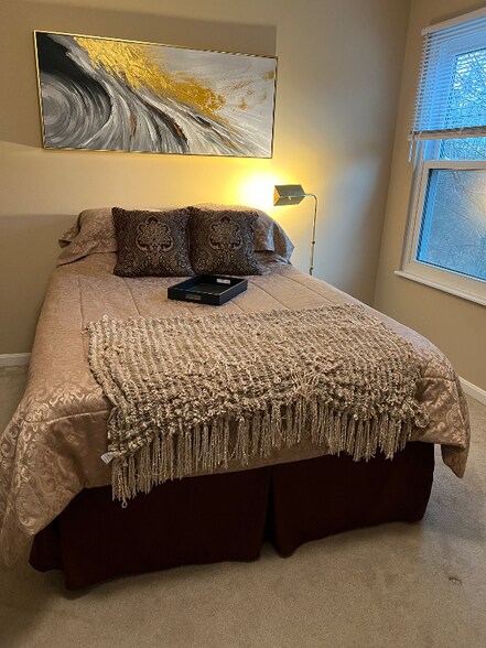 Building Photo - 9999 Cherryknoll Ct