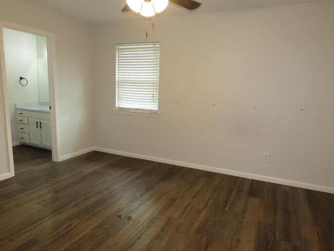 Building Photo - Spacious 4-Bedroom Home in Whitehouse ISD – Pet-Friendly with Large Fenced Yard! Bonus: Lawncare ...