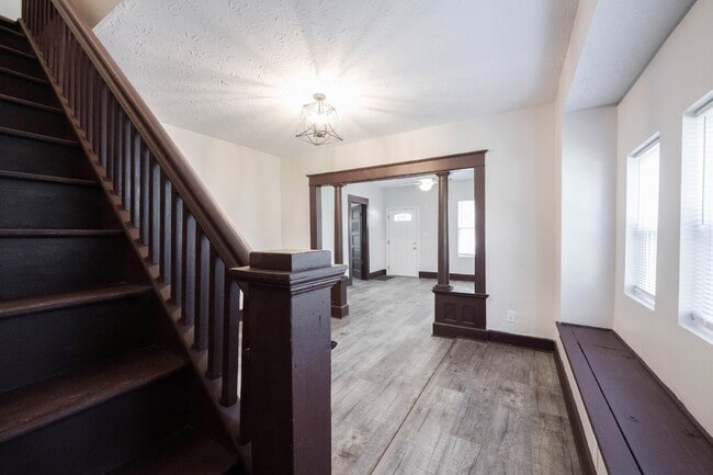 Building Photo - "Spacious 4-Bedroom Gem with 2 Full Baths ...