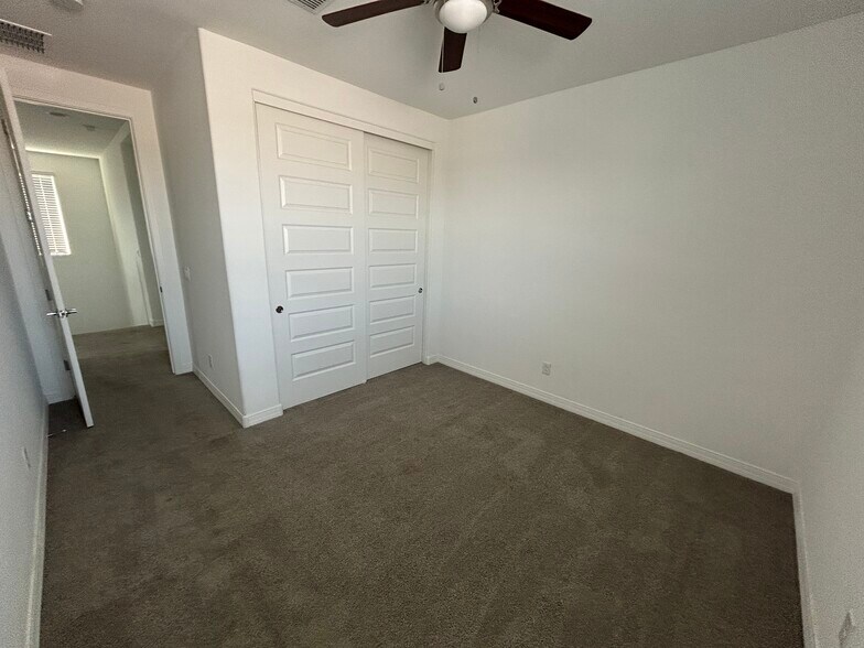 Building Photo - 2348 E Kelly Dr