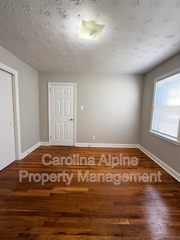 Building Photo - 409 S Merritt Ave